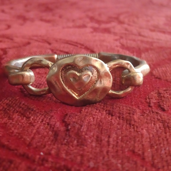 Gold Hammered Heart Bracelet - Picture 2 of 7